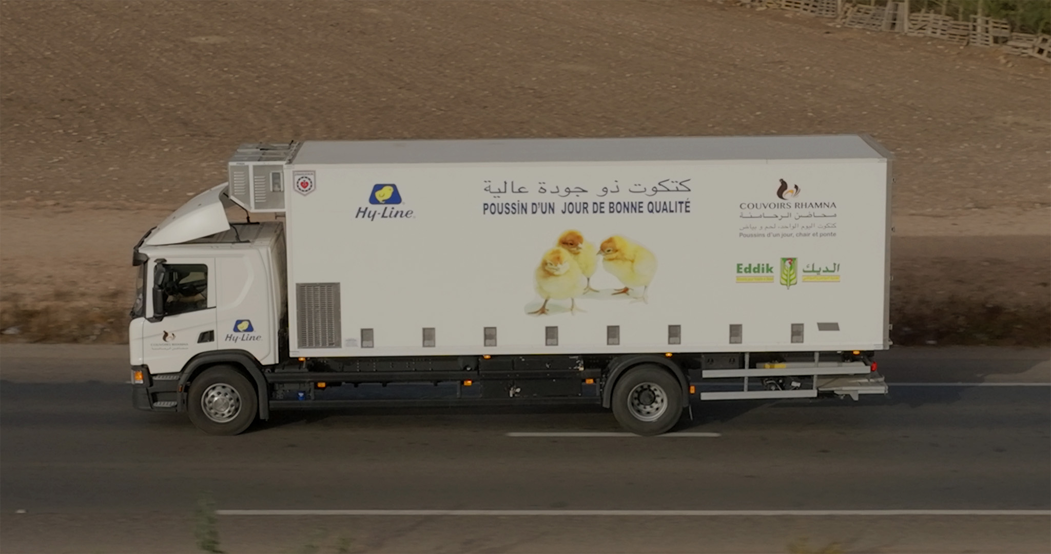 CAMION COUVOIR SUR LA ROUTE